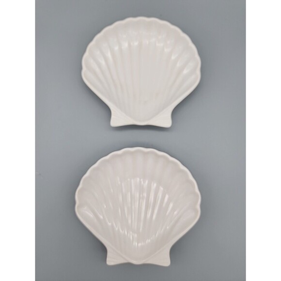 Vintage Clam Half Shell Trinket or Soap Dishes Japan Set Of 2 - Picture 1 of 12